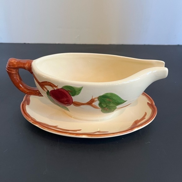 Franciscan Apple Pattern Gravy/Sauce Boat with attached Underplate - Picture 2 of 8